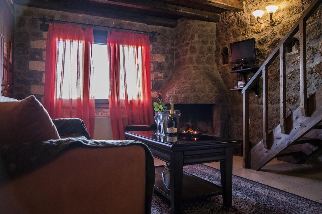 Theasis Suites-Ορεινή Φιλοξενία Kato Sinikia Trikalon Bagian luar foto