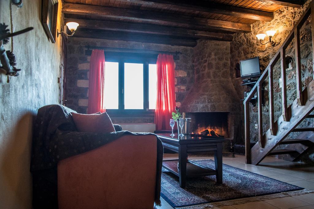 Theasis Suites-Ορεινή Φιλοξενία Kato Sinikia Trikalon Bagian luar foto